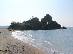 窓岩（輪島市曽々木海岸）