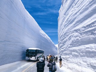 雪の大谷（富山県立山町）